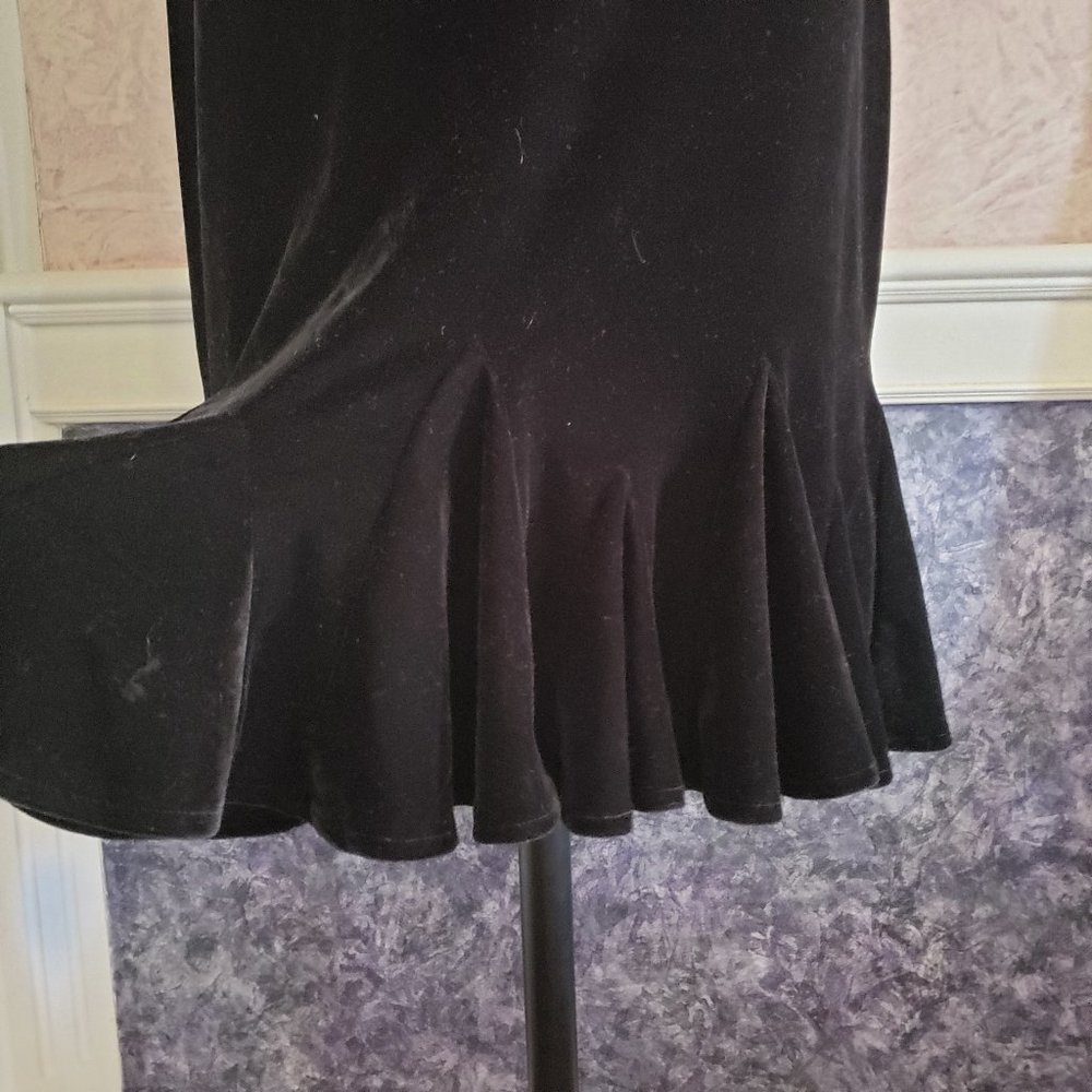 Black velvet ruffle hem trumpet skirt US 6P - Picture 2 of 5